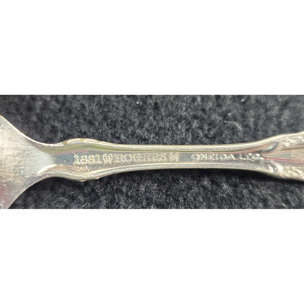 Vintage 1881 Rogers Oneida  Scalloped Sugar Spoon Silverplated Spoon
